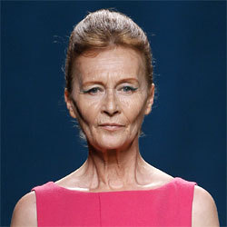 Juan Duyos, une mode pour toutes, de 20 à 80 ans... et plus Juan Duyos, une mode pour toutes, de 20 à 80 ans... et plus