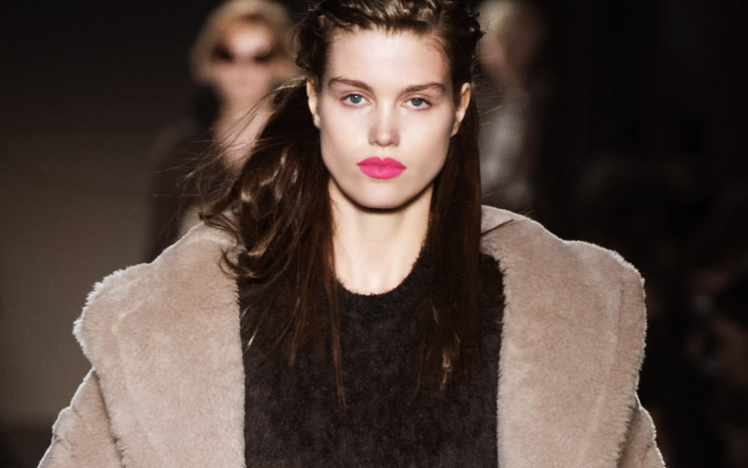 7 tendances-clés de la mode de l'hiver 2019. Look Max Mara. 7 tendances-clés de la mode de l'hiver 2019. Look Max Mara.