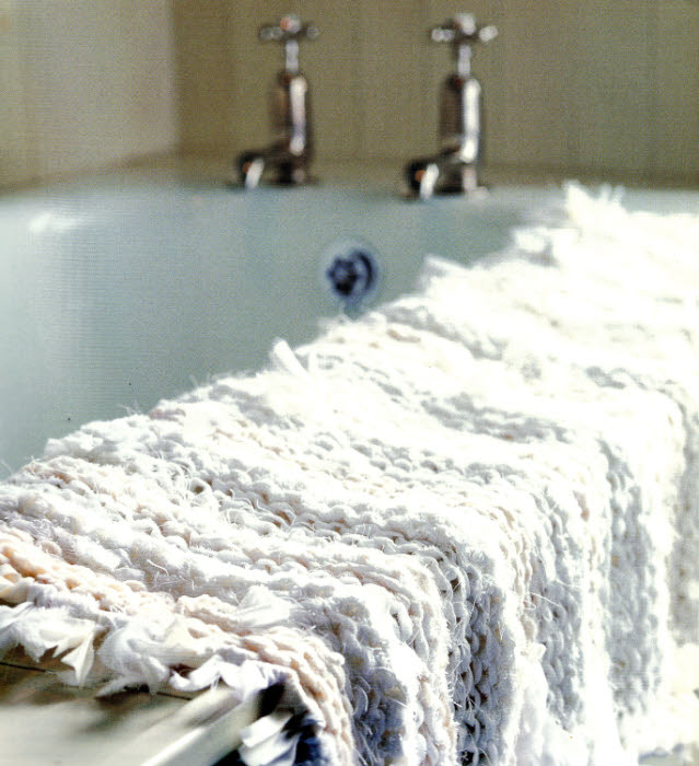 Création expliquée : tapis de de chiffons © Mango pratique.