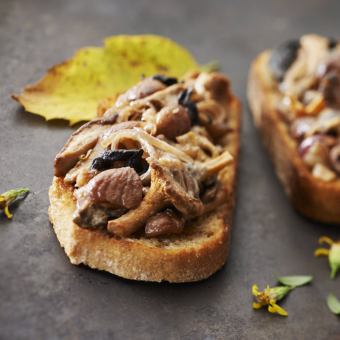 Tartines croustillantes aux châtaignes et champignons des sous-bois ardéchois - Photo Philippe Barret.