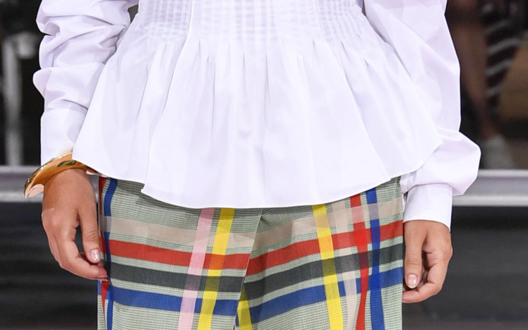 Le travail du coton par le créateur Rabih Kayrouz - Collection été 2019. Le travail du coton par le créateur Rabih Kayrouz - Collection été 2019.