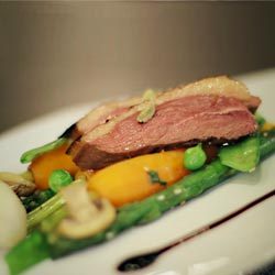 recette : magret de canard, légumes, épices et herbes fraîches recette : magret de canard, légumes, épices et herbes fraîches