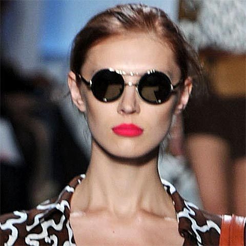 Coiffure du défilé Diane von Furstenberg été 2011 Coiffure du défilé Diane von Furstenberg été 2011