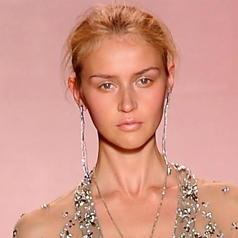 Coiffure du défilé Jenny Packham été 2011