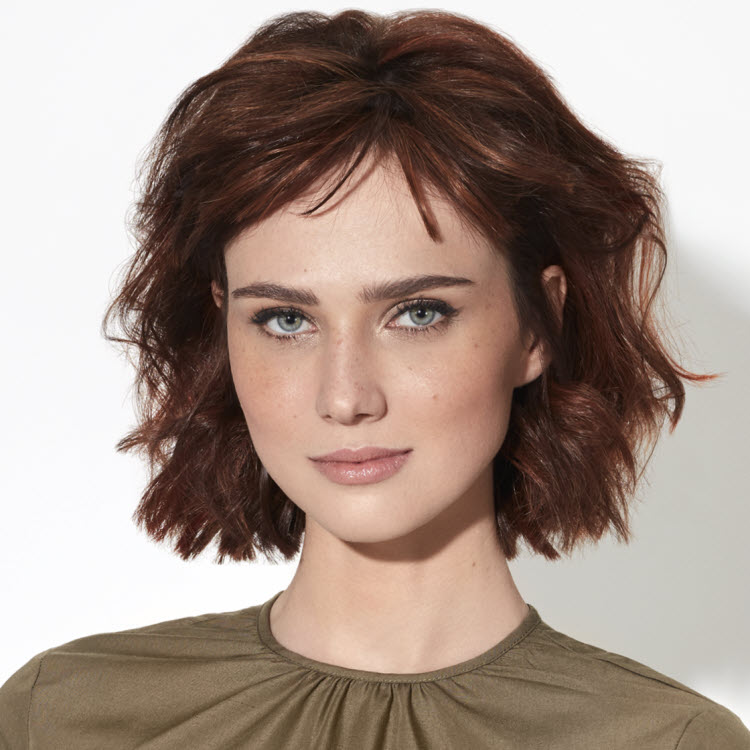 Coupe et coiffure cheveux mi-longs INTERMEDE - Printemps-été 2019.