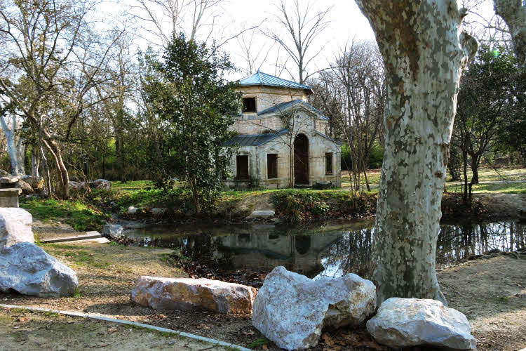 Vestige des Thermes de Fontcaude avec sa source qui sert à balnéothérapie de l'Hôtel Spa © ABCfeminin.com.