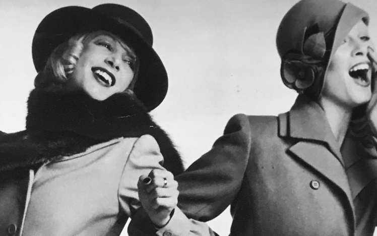 Modèles Guy Laroche réalisés en drap de laine produit à Elbeuf par l’entreprise Prudhomme. Modèles Guy Laroche réalisés en drap de laine produit à Elbeuf par l’entreprise Prudhomme.