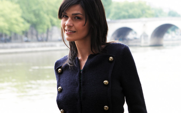 Modèle expliqué gratuit : gilet marin à boutons dorés © Phildar. Modèle expliqué gratuit : gilet marin à boutons dorés © Phildar.