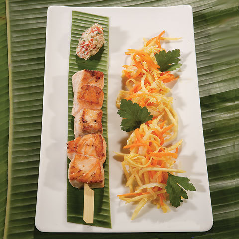 recette Brochette de saumon, légumes au wok et rougail de tomate au lait de coco © Gérald Gambier