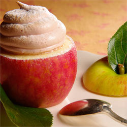 Macaron caramel, pommes Antarès® rôties à la cannelle - recette du Chef Sébastien Cramard Macaron caramel, pommes Antarès® rôties à la cannelle - recette du Chef Sébastien Cramard