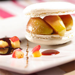 Recette Macaron caramel, pommes Antarès® rôties à la cannelle Recette Macaron caramel, pommes Antarès® rôties à la cannelle