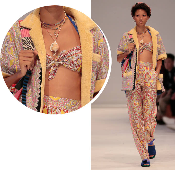 Bandeau foulard dans des tons pastels Etro - Collection printemps-été 2019. Bandeau foulard dans des tons pastels Etro - Collection printemps-été 2019.