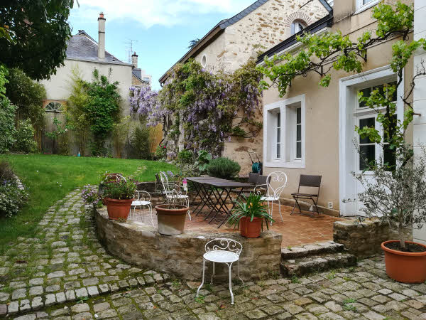 Le Clos d'Hauteville, ses clématites et son pied de vigne © ABCfeminin.com.