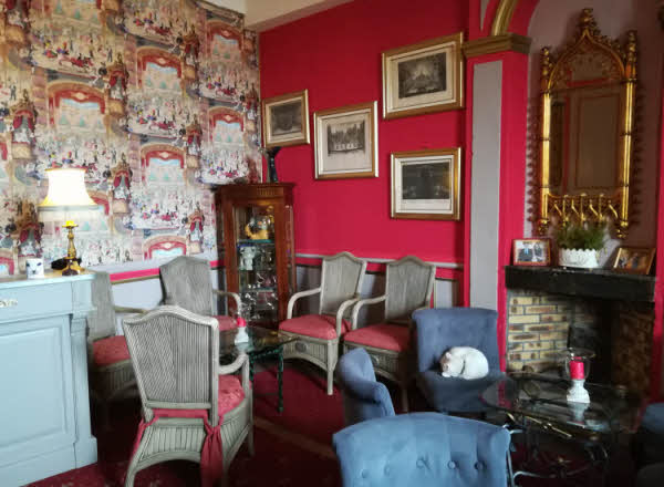 Le décor raffiné et très théâtral du Saint Flaceau © ABCfeminin.com. Le décor raffiné et très théâtral du Saint Flaceau © ABCfeminin.com.