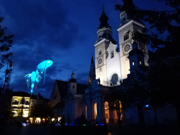 Luminéoles, Piazza Duomo à Bressanone lors du "Water Light Festival"  (2019) © ABCfeminin.com.