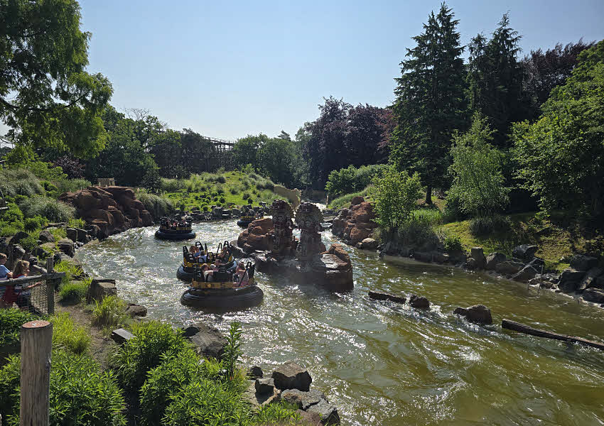 EFTELING : la Rivière sauvage Pirana © ABCfeminin.com. EFTELING : la Rivière sauvage Pirana © ABCfeminin.com.