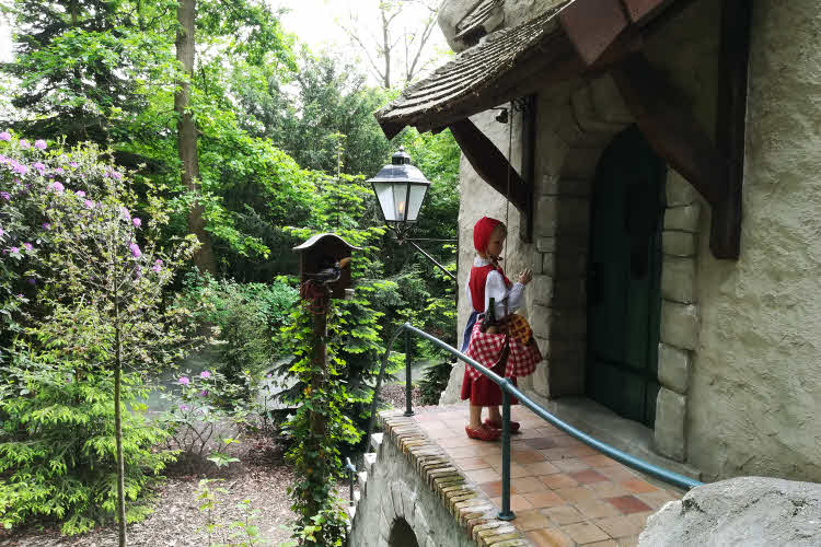 EFTELING - Le Petit chaperon rouge du Bois des Contes © ABCfeminin.com.