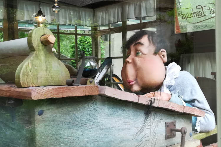 Un des personnages du Village des Lavanors d'Efteling © ABCfeminin.com. Un des personnages du Village des Lavanors d'Efteling © ABCfeminin.com.