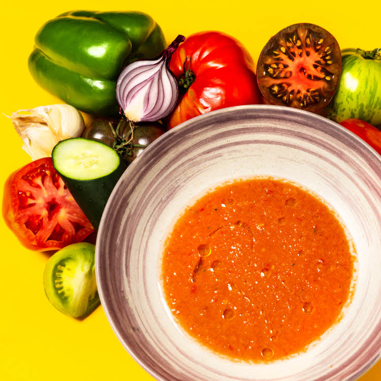 Recette rapide de chef : gaspacho de tomates, concombre et poivrons