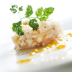 Recette tartare de langoustines en bouillon de thé vert et gelée d’abricots