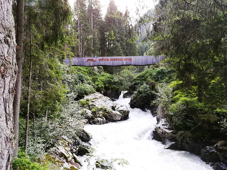 La vallée de Stubai au Tyrol et ses montagnes magiques