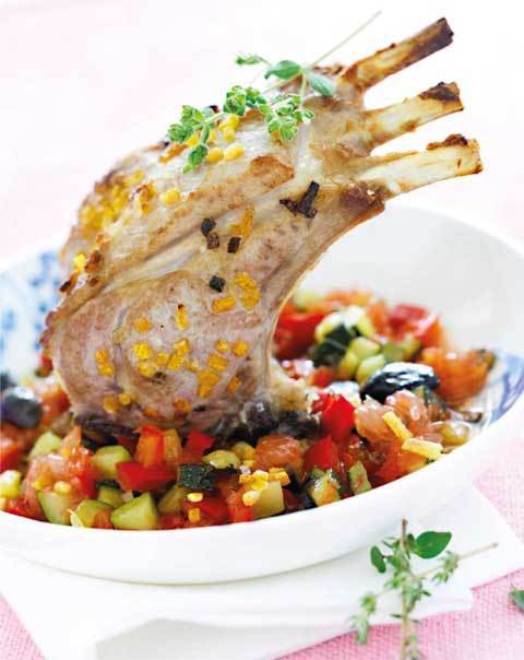 zoom carré d'agneau rôti à la fleur de sel et pamplemousse, légumes croquants au miel de thym