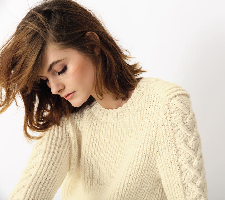 Modèle expliqué gratuit : pull ras du cou à tricoter en côtes perlées © Phildar. Modèle expliqué gratuit : pull ras du cou à tricoter en côtes perlées © Phildar.