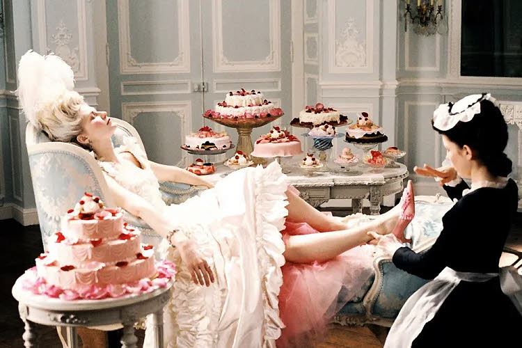 Anachronismes en pagaille dans le film 'Marie-Antoinette de Sofia Coppola (2006).