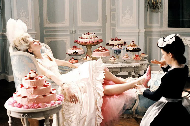 Anachronismes en pagaille dans le film 'Marie-Antoinette de Sofia Coppola (2006). Anachronismes en pagaille dans le film 'Marie-Antoinette de Sofia Coppola (2006).