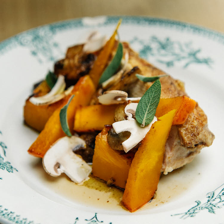 Recette du chef étoilé Florent Ladeyn : filet de poulet saumuré accompagné de potimarron poêlé Recette du chef étoilé Florent Ladeyn : filet de poulet saumuré accompagné de potimarron poêlé