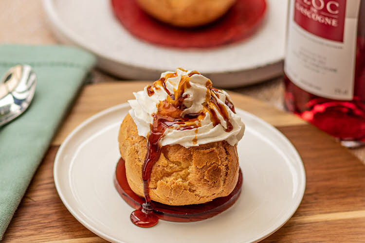 Petits choux à la crème de Floc de Gascogne blanc, caramel à l’armagnac