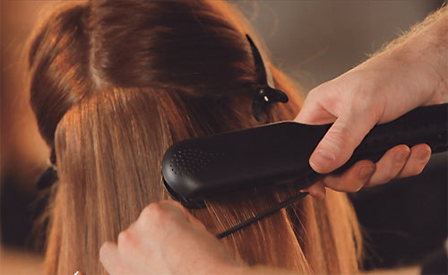 Étape n° 3 - le lissage des cheveux Étape n° 3 - le lissage des cheveux