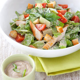 recette salade croquante façon César au poulet grillé, sauce gourmand