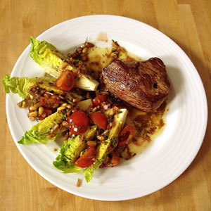 Pavé de bœuf piqué au chorizo, sauce vierge Pavé de bœuf piqué au chorizo, sauce vierge