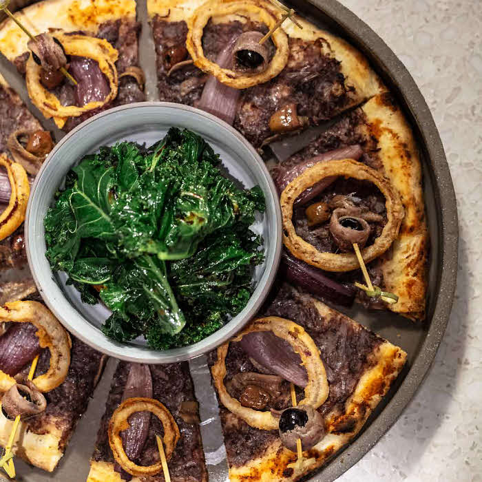 La Pissaladière, oignons en tempura et anchois - Recette du chef Christian Sinicropi. La Pissaladière, oignons en tempura et anchois - Recette du chef Christian Sinicropi.