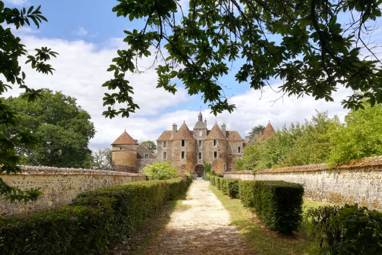 Le château de Ratilly en Bourgogne-Franche-Comté © ABCfeminin.com.