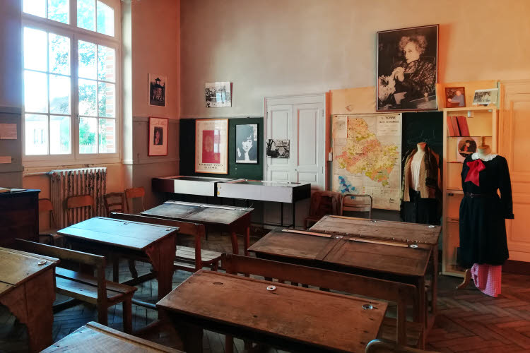 La classe de Colette dans l'école de Saint-Sauveur-en-Puisaye © ABCfeminin.com. La classe de Colette dans l'école de Saint-Sauveur-en-Puisaye © ABCfeminin.com.