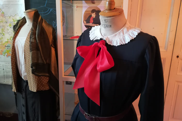 Colette et le marketing : les cols Claudine © ABCfeminin.com. Colette et le marketing : les cols Claudine © ABCfeminin.com.