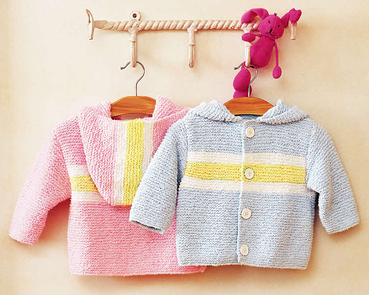 Layette pastel : manteau d'été à capuche pour bébé en deux versions