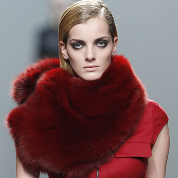 Rouge foncé - Look Roberto Toretta Rouge foncé - Look Roberto Toretta