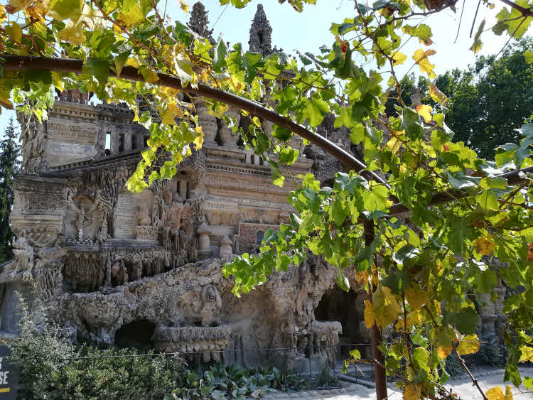 Façade nord du Palais Idéal du facteur Cheval © ABCfeminin.com.