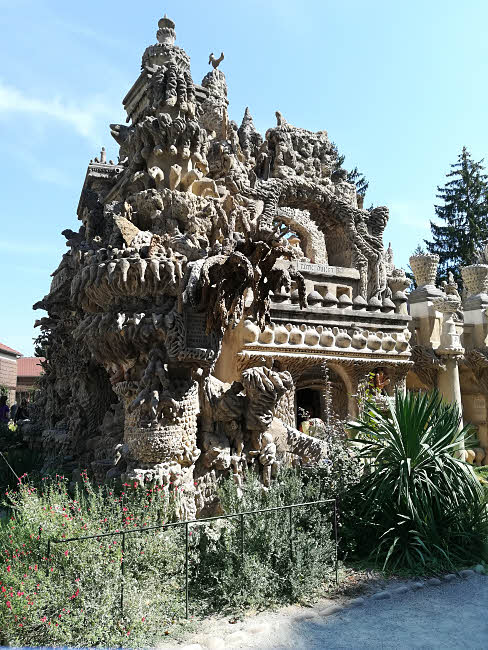 Des tentacules : derniers motifs du Palais Idéal du Facteur Cheval © ABCfeminin.com.