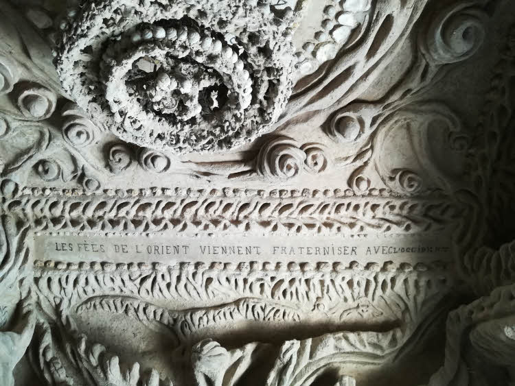 Plafond de la crypte du Palais Idéal du Facteur Cheval © ABCfeminin.com.