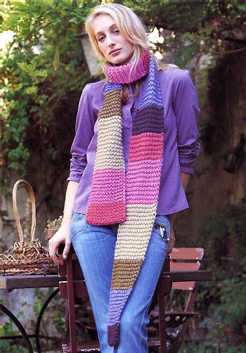 zoom écharpe rayée à tricoter © Phildar