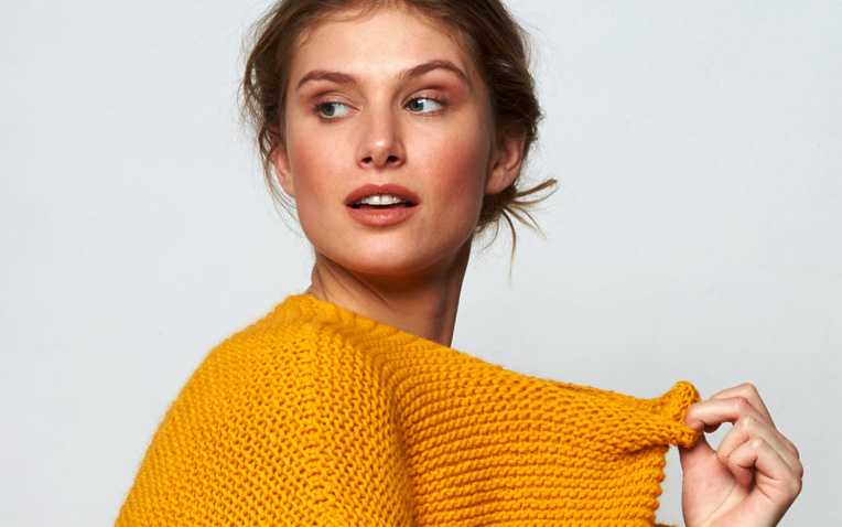 MODELE EXPLIQUE - Pull douillet et lumineux au point mousse © Plassard. MODELE EXPLIQUE - Pull douillet et lumineux au point mousse © Plassard.