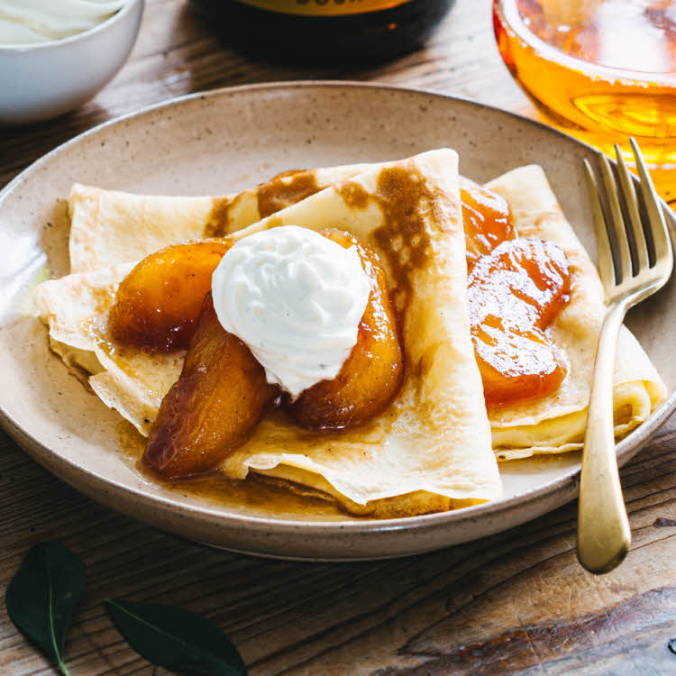 Spécial Chandeleur : recette des crêpes façon tatin au beurre de pommes.