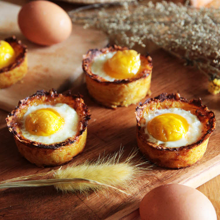 Recette de Pâques : nids de pommes de terre à l'oeuf fermier bio.