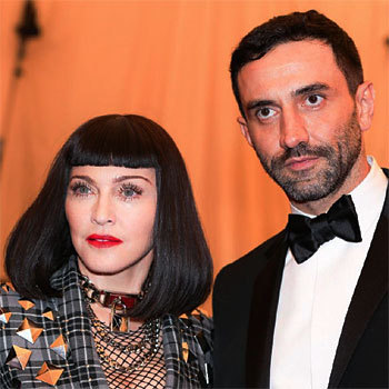 Madonna et Riccardo Tisci au Gala du MET à New York Madonna et Riccardo Tisci au Gala du MET à New York