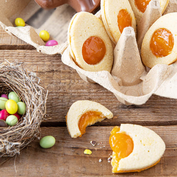 Recette de Pâques : biscuits de Pâques oeuf sur le plat en trompe-l'oeil.
