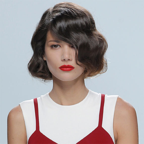 Coiffure ondulée crantée du défilé David Elfin Coiffure ondulée crantée du défilé David Elfin
